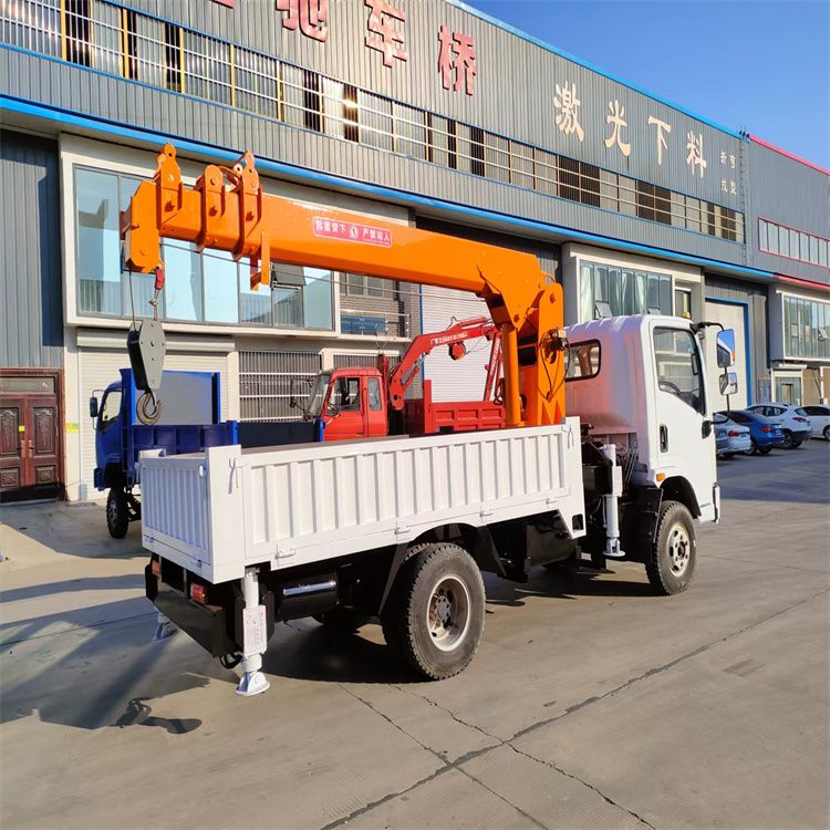 尧都区三轮随车吊定制 农用改装机自备吊中瑞长期出售